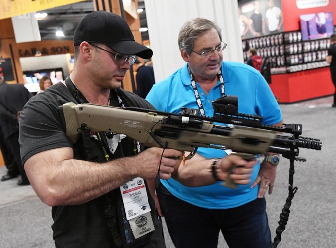 Hình ảnh những khẩu súng đáng sợ nhất tại triển lãm vũ khí SHOT